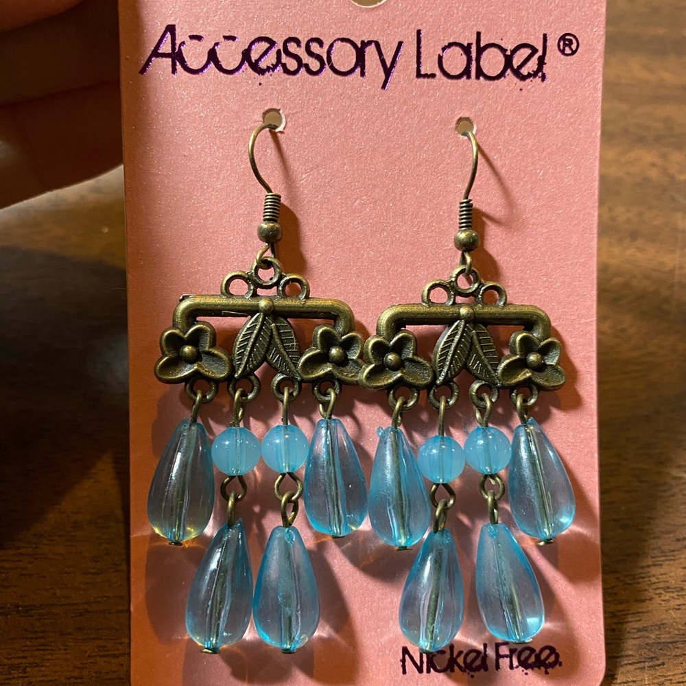 ✨Blue bead dangly earrings